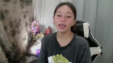 mayasally_ online show from December 18, 9:59 am