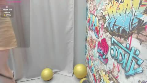 Snapshot of maybe_mia chatting on February 4, 1:23 am Mia GMT2 Mon 3-9 AM Tue 3-9 AM Wed 3-9 AMThur 10 AM - 4 PM Fri 3-9 AM Sat 3-9 AM Sun 3-9 AM. online show from February 4, 1:23 am