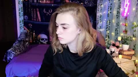 maybe_yours333 online show from April 30, 2:34 pm