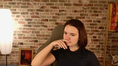 maybloom_ online show from December 18, 5:13 am