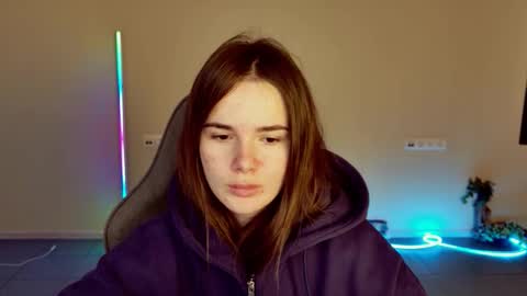 maybloom_ online show from February 3, 6:22 am