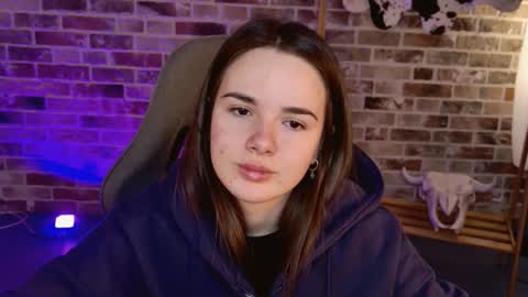 maybloom_ online show from February 10, 8:07 am