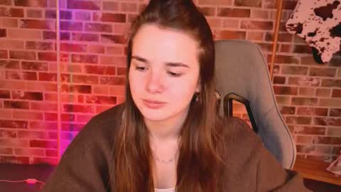 maybloom_ online show from March 10, 6:40 am