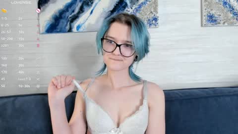 Mia online show from January 27, 9:55 am