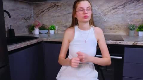 Snapshot of maydabarrick chatting on February 11, 3:08 pm Mia online show from February 11, 3:08 pm