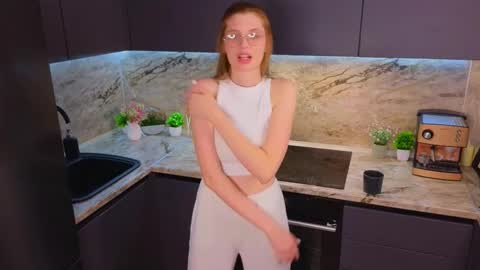 Snapshot of maydabarrick chatting on February 12, 4:11 pm Mia online show from February 12, 4:11 pm