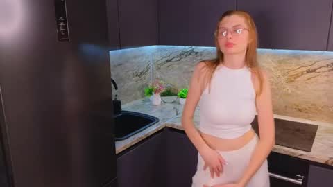 Snapshot of maydabarrick chatting on February 12, 7:13 pm Mia online show from February 12, 7:13 pm