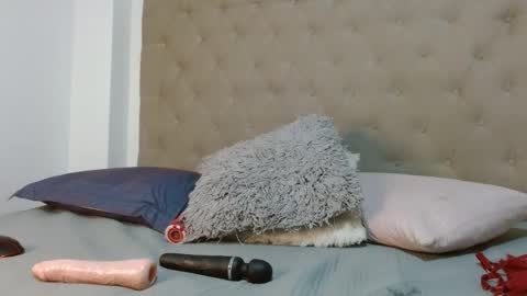 Snapshot of maydivaxox chatting on November 15, 1:36 am MAYA online show from November 15, 1:36 am