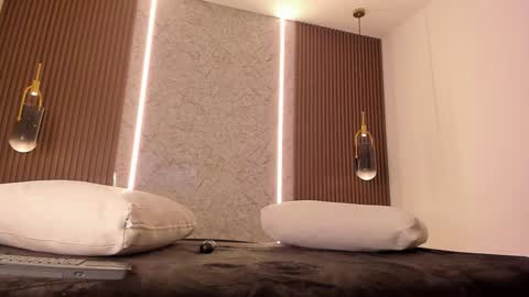 Maye Wells online show from February 28, 7:37 pm