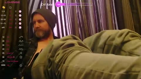 Snapshot of mayhemnz chatting on December 5, 8:44 pm MayhemNZ online show from December 5, 8:44 pm