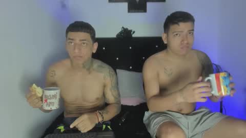 Snapshot of maykel_and_mike chatting on November 17, 11:38 am maykel_and_mike online show from November 17, 11:38 am