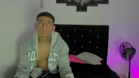 Snapshot of maykel_and_mike chatting on November 27, 9:44 am maykel_and_mike online show from November 27, 9:44 am