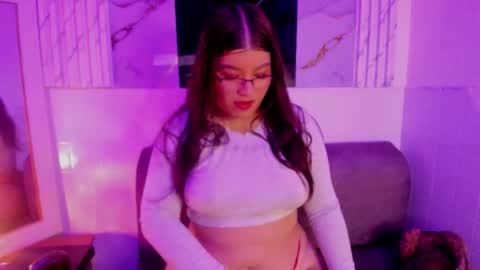 maylin_sweett online show from November 6, 11:15 pm