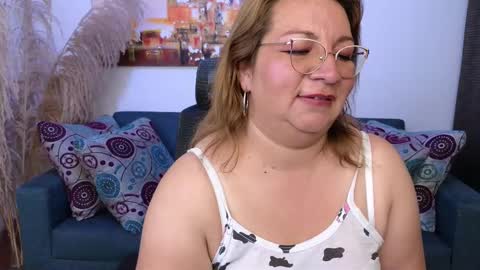 Snapshot of maylinleee chatting on January 23, 2:02 am Mailyn online show from January 23, 2:02 am