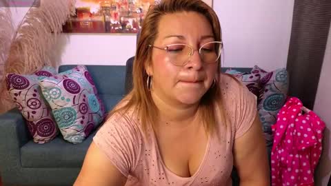 Snapshot of maylinleee chatting on January 23, 10:44 pm Mailyn online show from January 23, 10:44 pm