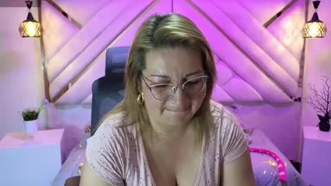 Snapshot of maylinleee chatting on January 28, 1:50 am Mailyn online show from January 28, 1:50 am