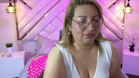 Snapshot of maylinleee chatting on January 28, 10:45 pm Mailyn online show from January 28, 10:45 pm