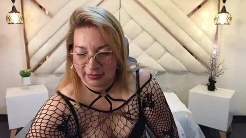 Snapshot of maylinleee chatting on February 13, 8:55 pm Mailyn online show from February 13, 8:55 pm