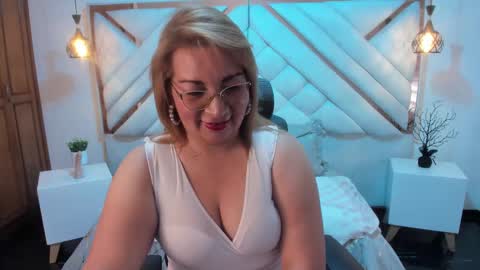 Snapshot of maylinleee chatting on February 26, 7:49 pm Mailyn online show from February 26, 7:49 pm