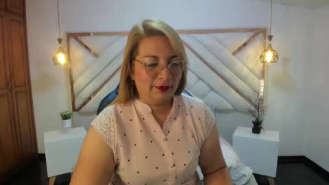 Snapshot of maylinleee chatting on March 8, 11:48 am Mailyn online show from March 8, 11:48 am