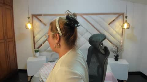 Snapshot of maylinleee chatting on March 10, 10:13 pm Mailyn online show from March 10, 10:13 pm