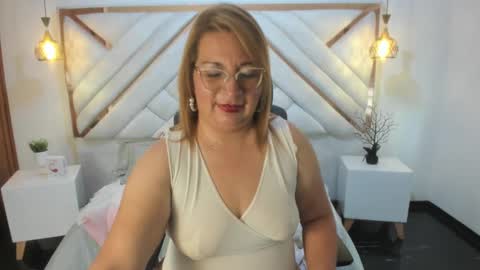 Snapshot of maylinleee chatting on March 12, 9:03 pm Mailyn online show from March 12, 9:03 pm