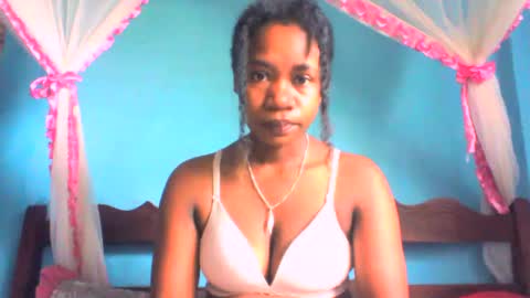 Snapshot of mayrah5 chatting on February 2, 3:43 am mayrah online show from February 2, 3:43 am