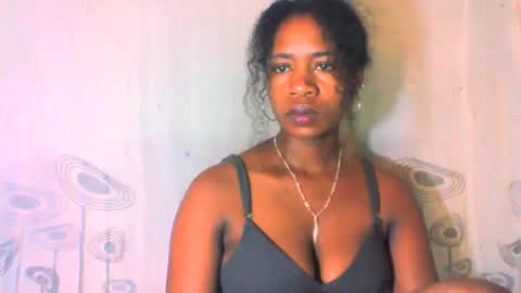 Snapshot of mayrah5 chatting on February 6, 11:43 am mayrah online show from February 6, 11:43 am