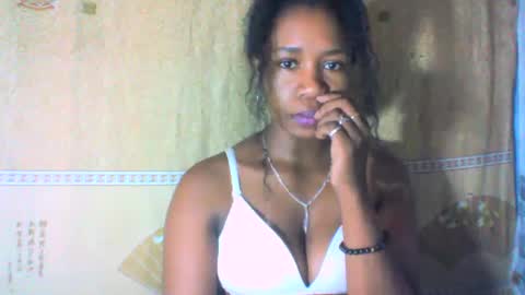 Snapshot of mayrah5 chatting on February 13, 6:09 am mayrah online show from February 13, 6:09 am