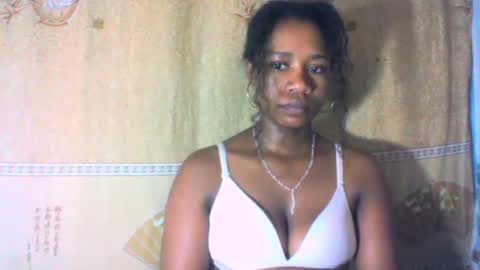 Snapshot of mayrah5 chatting on February 13, 10:02 am mayrah online show from February 13, 10:02 am