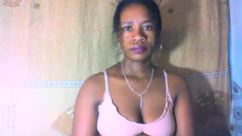Snapshot of mayrah5 chatting on February 15, 10:44 am mayrah online show from February 15, 10:44 am