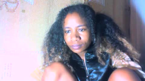 Snapshot of mayrah5 chatting on February 21, 8:40 am mayrah online show from February 21, 8:40 am