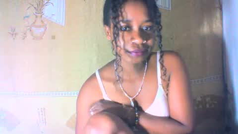 Snapshot of mayrah5 chatting on March 6, 7:03 am mayrah online show from March 6, 7:03 am