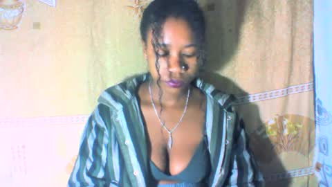 Snapshot of mayrah5 chatting on March 9, 5:44 am mayrah online show from March 9, 5:44 am