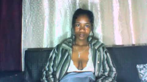 Snapshot of mayrah5 chatting on September 29, 10:03 pm mayrah online show from September 29, 10:03 pm