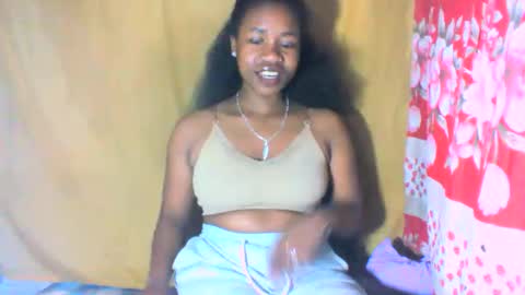 Snapshot of mayrah5 chatting on October 7, 9:06 am mayrah online show from October 7, 9:06 am