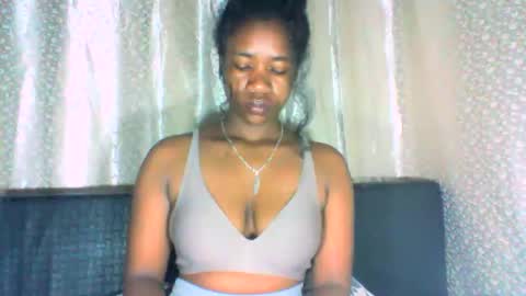 Snapshot of mayrah5 chatting on October 10, 11:59 pm mayrah online show from October 10, 11:59 pm