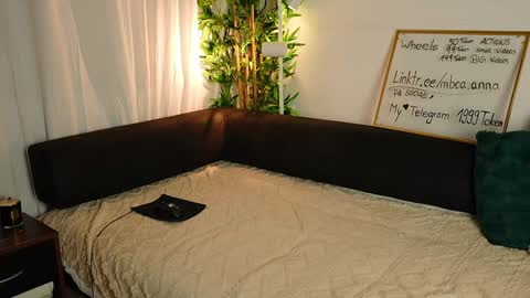 Anna       IG mbca anna  online show from January 11, 5:40 pm