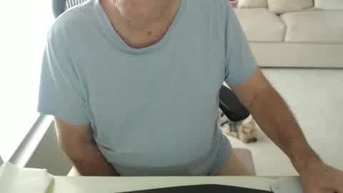 Snapshot of mbeastie chatting on November 10, 2:38 pm Beastie online show from November 10, 2:38 pm