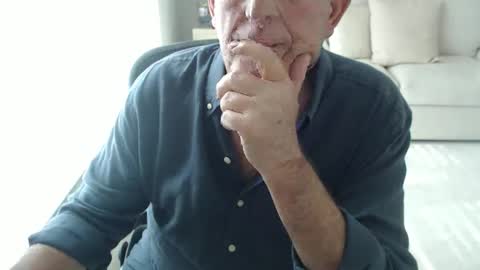 Snapshot of mbeastie chatting on December 3, 6:06 pm Beastie online show from December 3, 6:06 pm