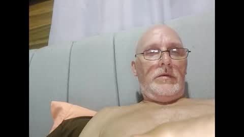 Snapshot of mbravo420 chatting on May 29, 12:19 am mbravo420 online show from May 29, 12:19 am