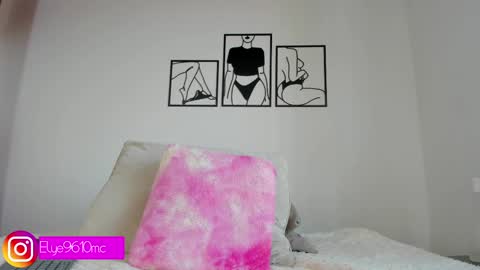 Snapshot of mcdonald_ellie chatting on October 28, 8:11 pm Ellie online show from October 28, 8:11 pm