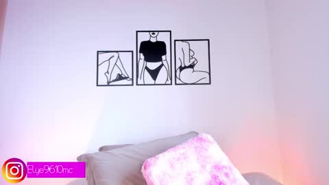 Snapshot of mcdonald_ellie chatting on February 2, 8:18 pm Ellie online show from February 2, 8:18 pm