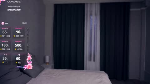 Snapshot of mckenziedyen chatting on November 1, 6:59 am Mary online show from November 1, 6:59 am