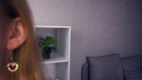 Snapshot of mckenziedyen chatting on November 18, 6:51 am Mary online show from November 18, 6:51 am