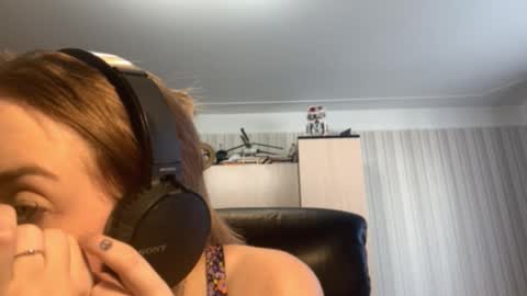 Hello Lisa here   Help me to make 50 thumbs up 333 online show from October 13, 8:14 am