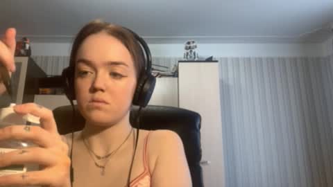 Hello Lisa here   Help me to make 50 thumbs up 333 online show from October 15, 8:36 am
