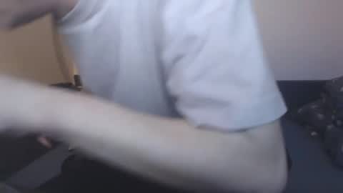 Snapshot of mcmike_es chatting on October 31, 7:04 pm Mike online show from October 31, 7:04 pm