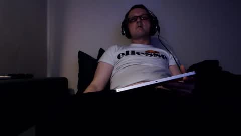 Snapshot of mcmike_es chatting on December 19, 6:48 pm Mike online show from December 19, 6:48 pm