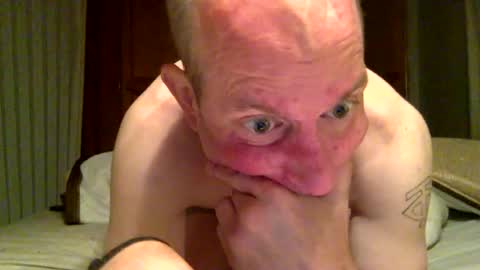 Snapshot of mcmillanwilliam chatting on August 5, 9:01 am mcmillanwilliam online show from August 5, 9:01 am